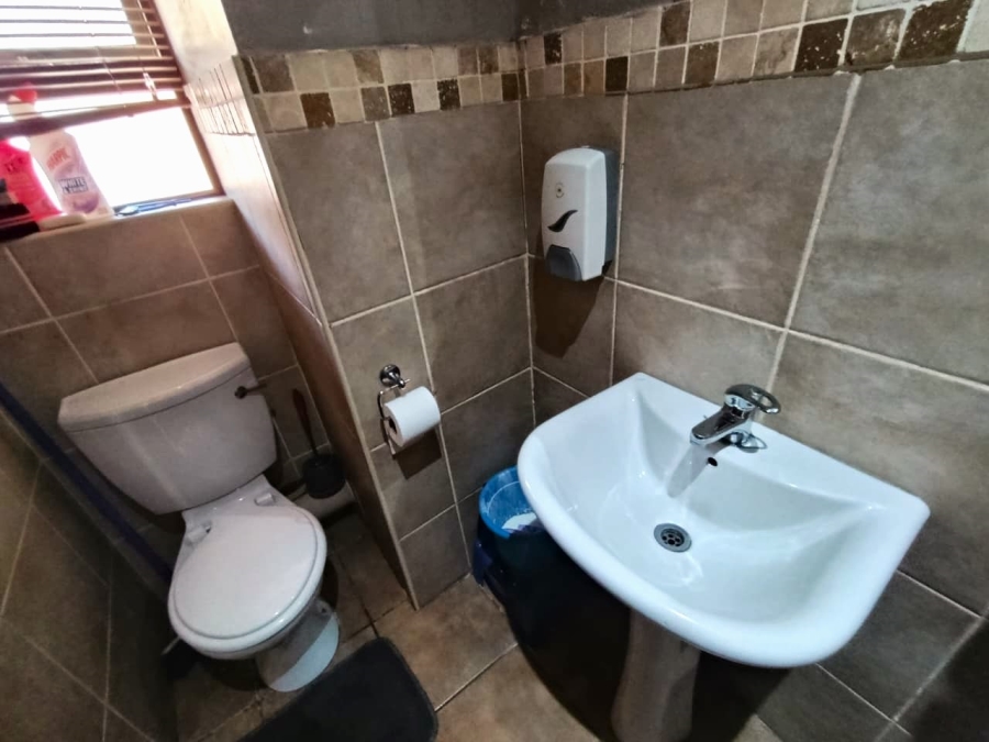 1 Bedroom Property for Sale in Vredenhof Sh Free State